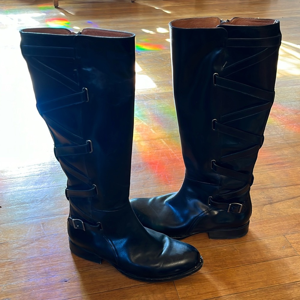 Frye Jordan Strappy Tall boot size 8.5 in very good condition